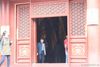 Ukse vahelt sisse vaadata ning Janis (194 cm) mööda vaatata, paistab suuuuuuuure Buddha jalg/pahkluu